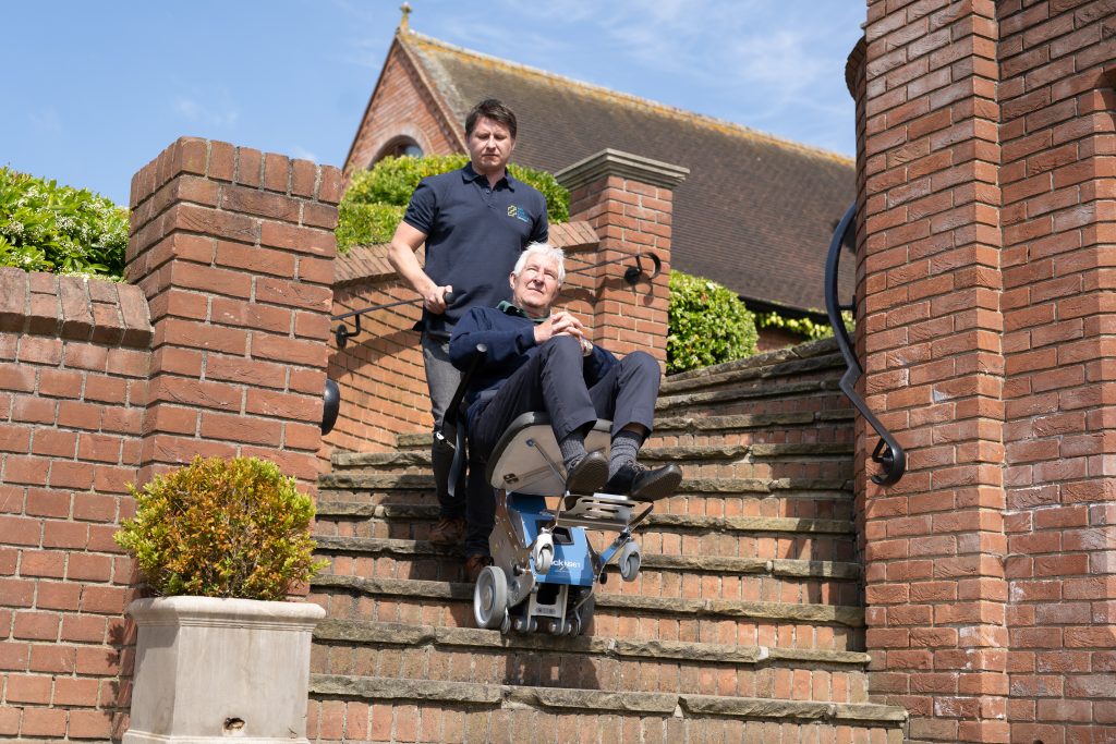Evacuation chair on curved steps